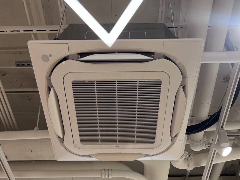 Ceiling cassette in a retail store